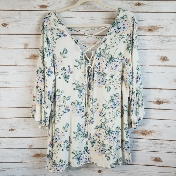 Torrid floral lace up back flowy tunic - Picture 2 of 7